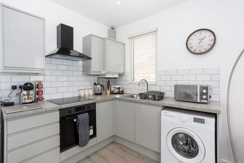 2 Bed Apartment Near The Beach Southend-on-Sea Bagian luar foto